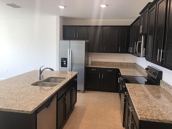 5th image of 645 Campo Ln