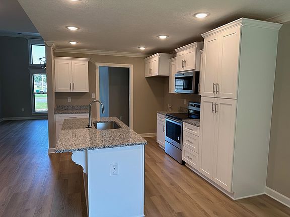 5th image of 74 Brookwood Dr