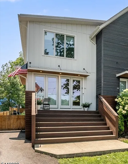 8 Willard Pl — Photo 1