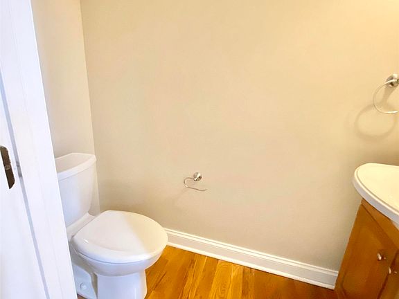 4th image of 236 Newberry Ln