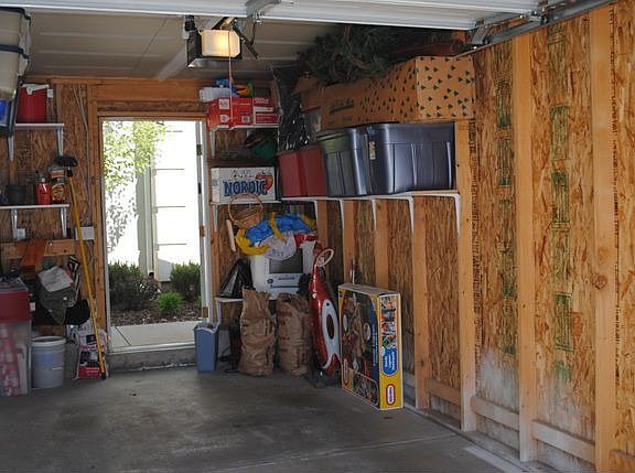 Garage w/ Shelving 
