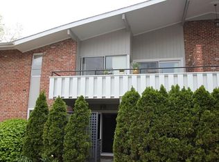 202 Southport Woods Dr, Southport, CT 06890