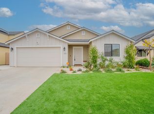 2121 E Oak Avenue, Visalia, CA 93292