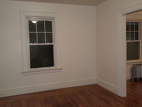 5th image of 33 Bedford Ave