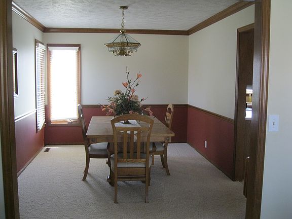 4th image of 605 Sherman St