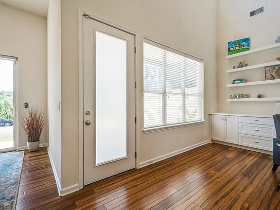 5th image of 800 Newport Dr