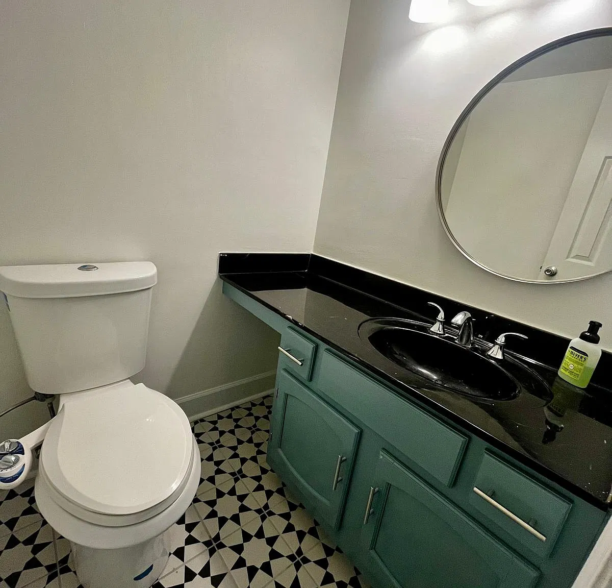 3 bed, 2.5 bath, 2400 sqft, $2,600 — Photo 4