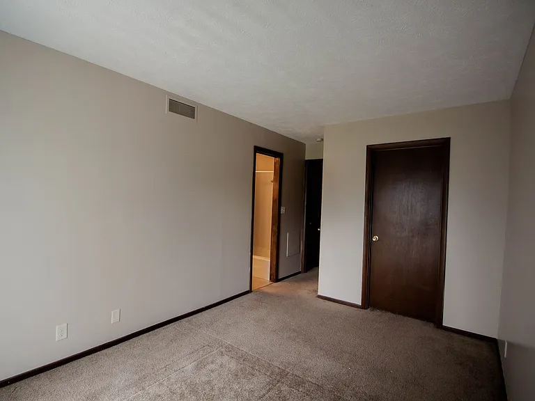 105 N Orr Dr — Photo 14