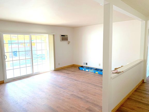 Living room/Shared space