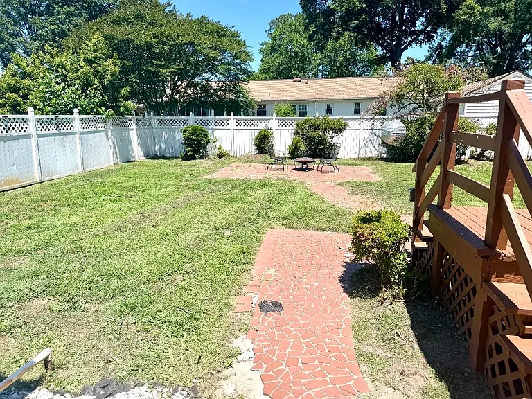 1503 Freeman Ave — Photo 22
