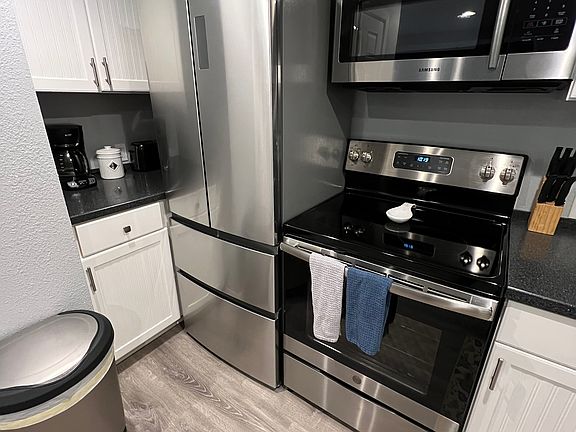 4th image of 848 Valley Ln