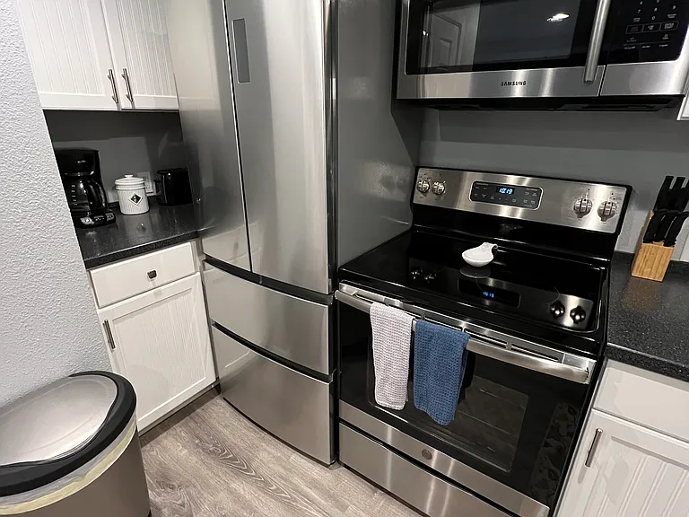 848 Valley Ln — Photo 4