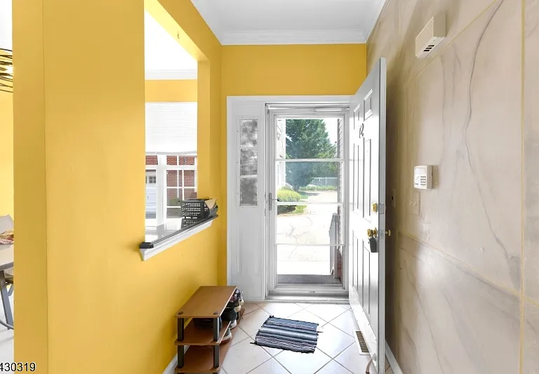 72 Albert Ct — Photo 2