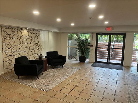 5th image of 1205 Mariposa Ave APT 428