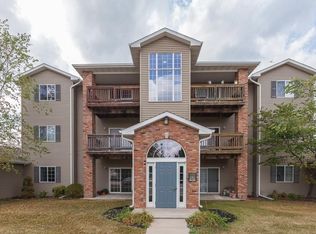 2874 Triple Crown Ln UNIT 8, Iowa City, IA 52240