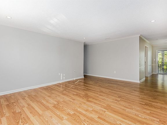 4th image of 925 Cleveland St Unit 4