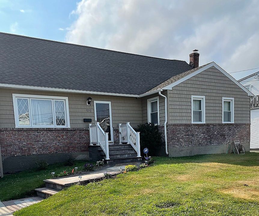 1st image of 572 Center Dyre Ave