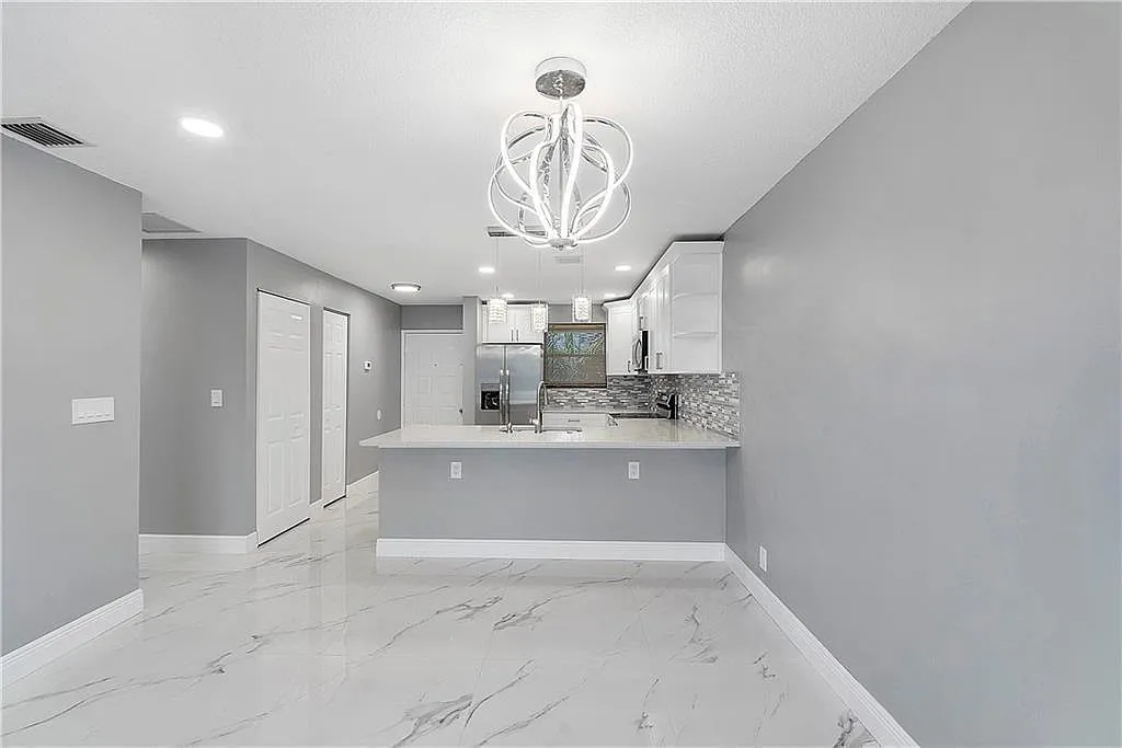 2 bed, 2.0 bath, 840 sqft, $2,350 — Photo 2