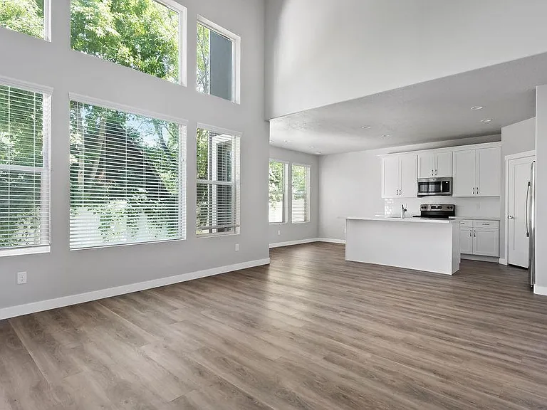 735 E Zekes Ct — Photo 3