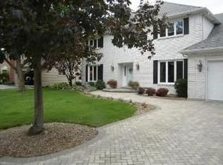 976 Savannah Cir, Naperville, IL 60540