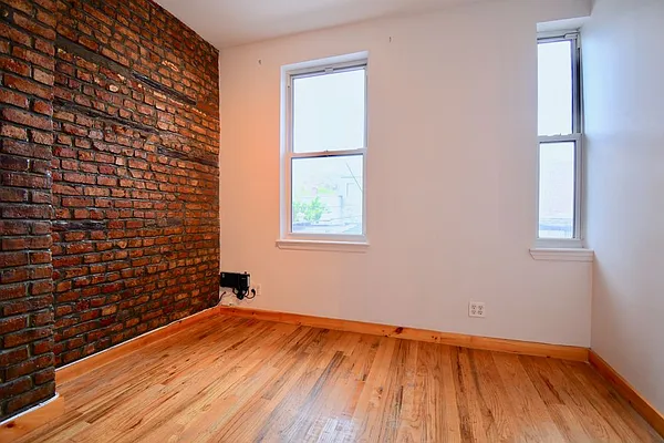 Rented by Brick&Mortar | media 33