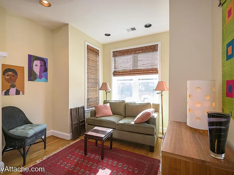 224 E St NE — Photo 9
