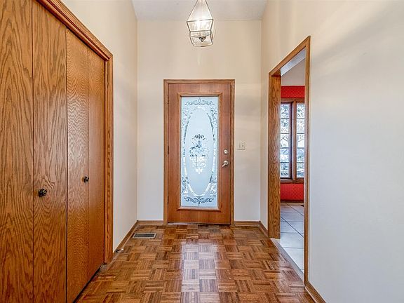 3rd image of 2412 N Hathway Cir