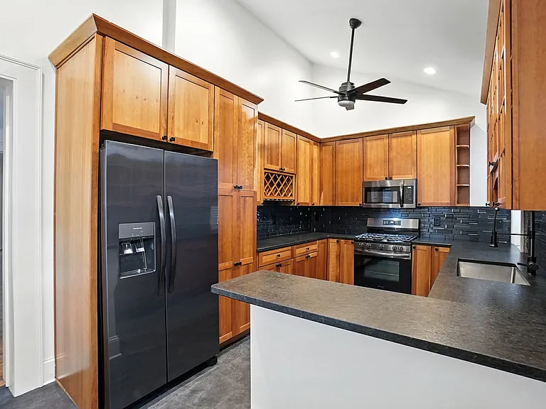 218 Brown St — Photo 30
