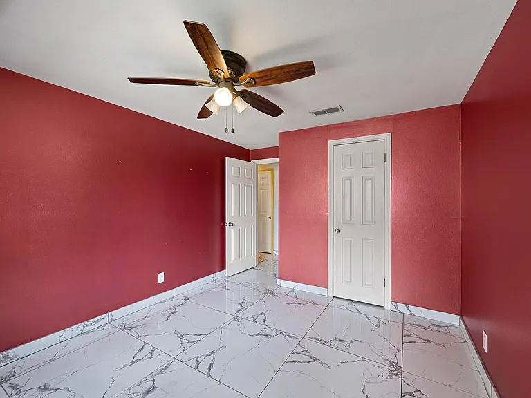 5718 Greencraig Dr — Photo 19