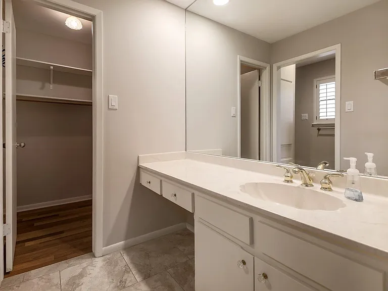 6200 Rain Creek Pkwy — Photo 19