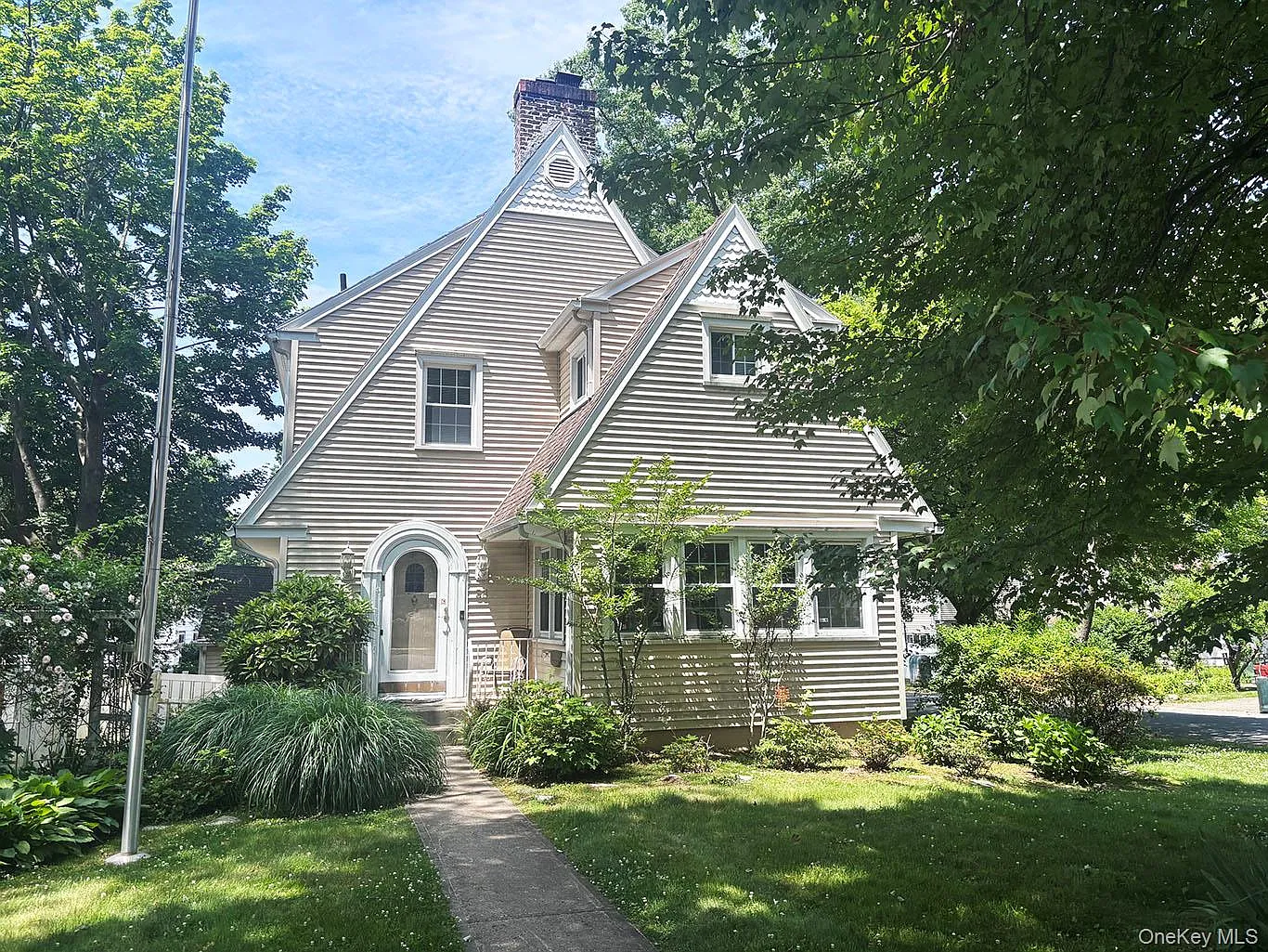 53 Ogden Avenue, White Plains, NY 10605 — Photo 1