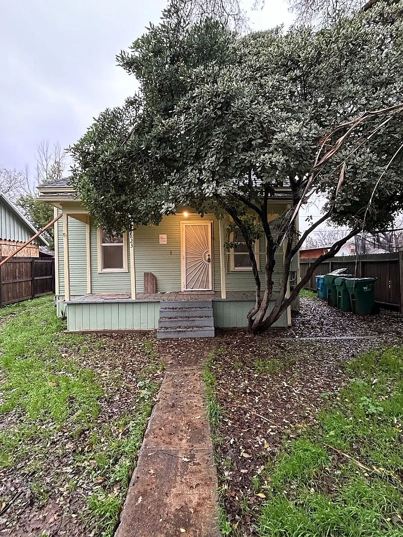 1823 Mulberry — Photo 1