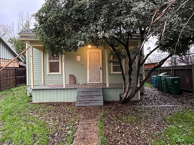 1823 Mulberry — Photo 1