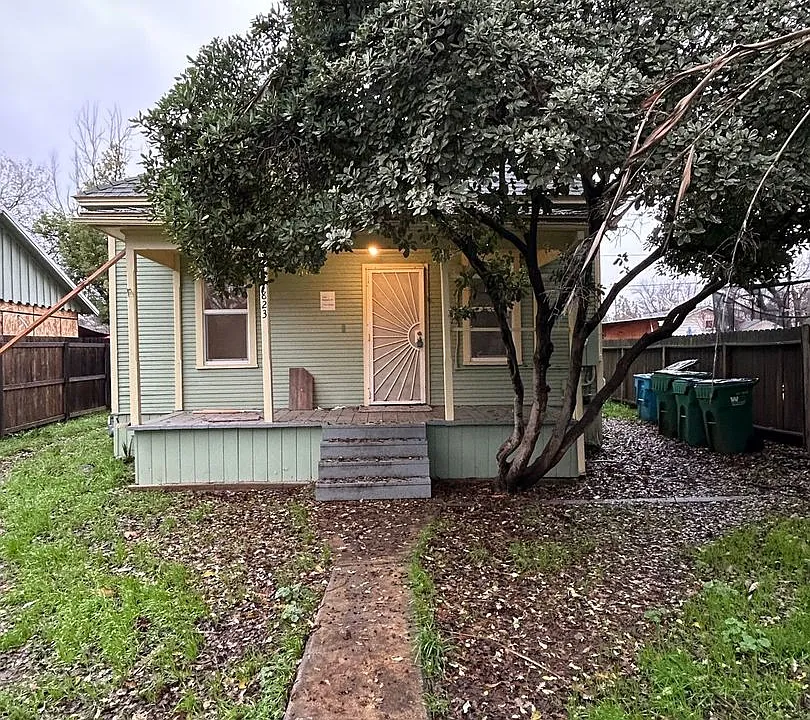 1823 Mulberry