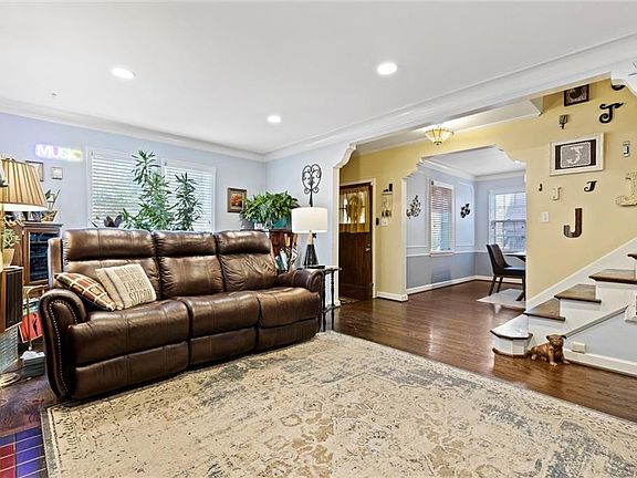 5th image of 815 E Gregory Blvd