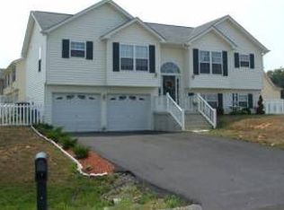 15 Strada Dr W, Martinsburg, WV 25403