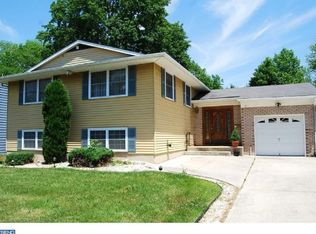 730 Hunters Ln, Mount Laurel, NJ 08054