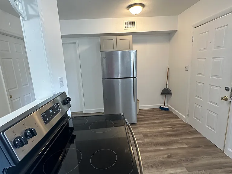 8117 Alveron Ave — Photo 5