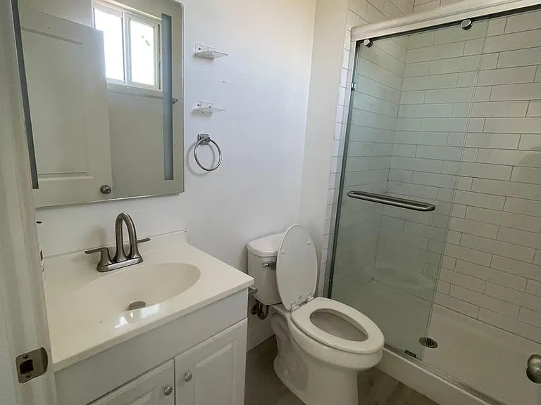 1575 1/2 W 37th St #206 — Photo 13