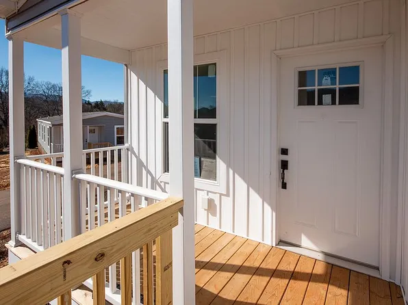 108 N Gemstone Ave, Franklin, NC 28734