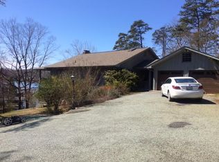 100 Clement Dr, Wirtz, VA 24184