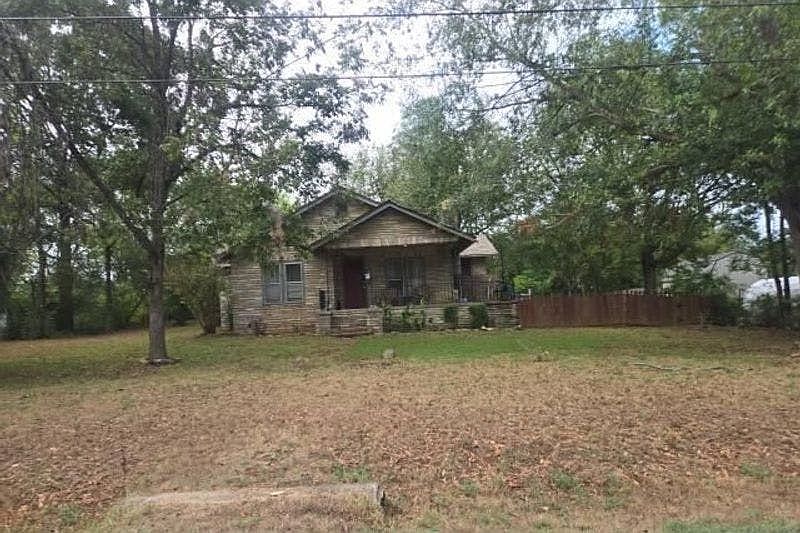 1st image of 910 W McRae Ave