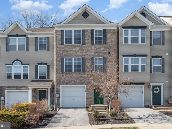 108 Knollwood Rd, Millersville, PA 17551