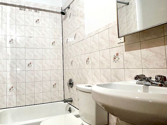 4th image of 280 Driggs Ave #3