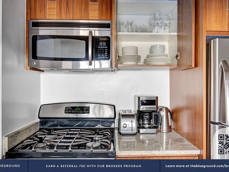 200 E 82nd St #8E — Photo 9