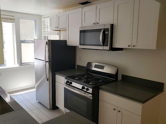 3rd image of 444 Lombard St APT 4