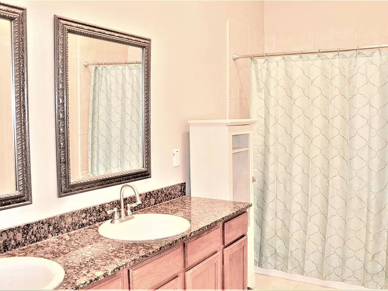 9010 Laverne Park Ln — Photo 10
