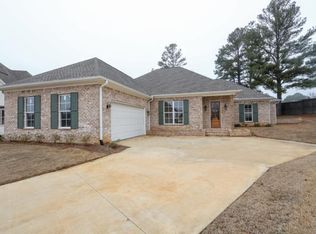 1841 Greenside Dr, Tupelo, MS 38801