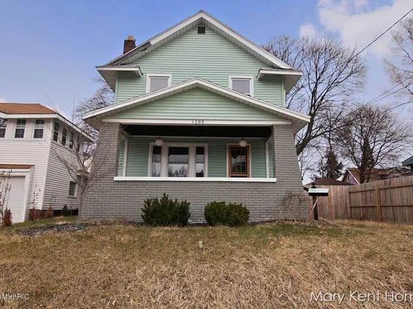 1209 Fisk St SE, Grand Rapids, MI 49506