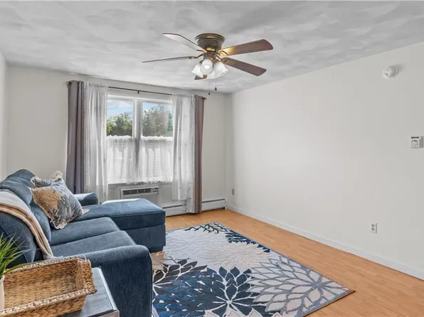 510 Child St APT 305B, Warren, RI 02885